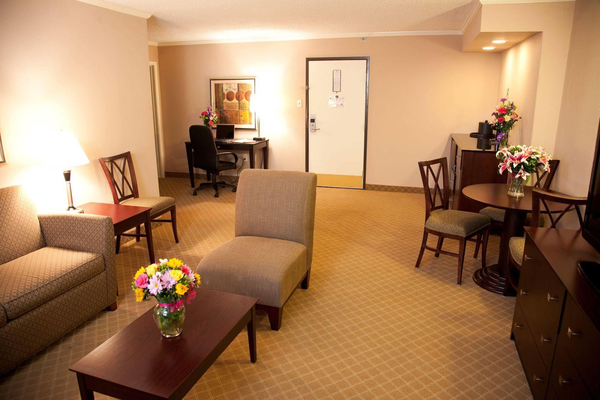 Comfort Inn & Suites At Copeland Tower Метейри Экстерьер фото