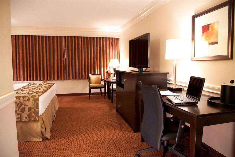 Comfort Inn & Suites At Copeland Tower Метейри Экстерьер фото